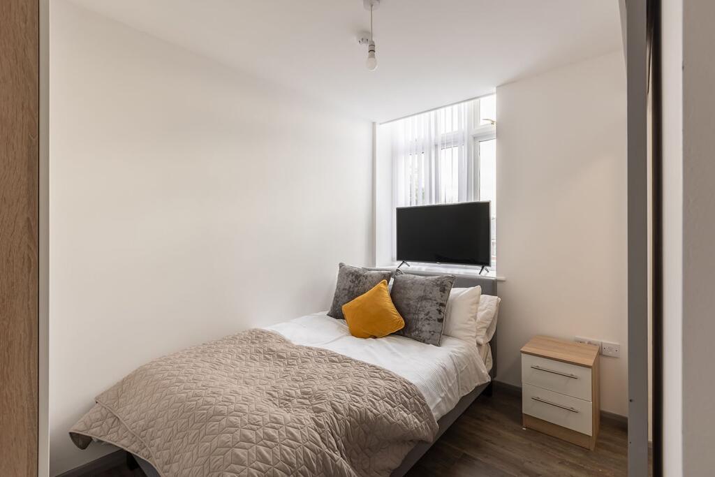 Apartment in Stoke-on-Trent - View 3