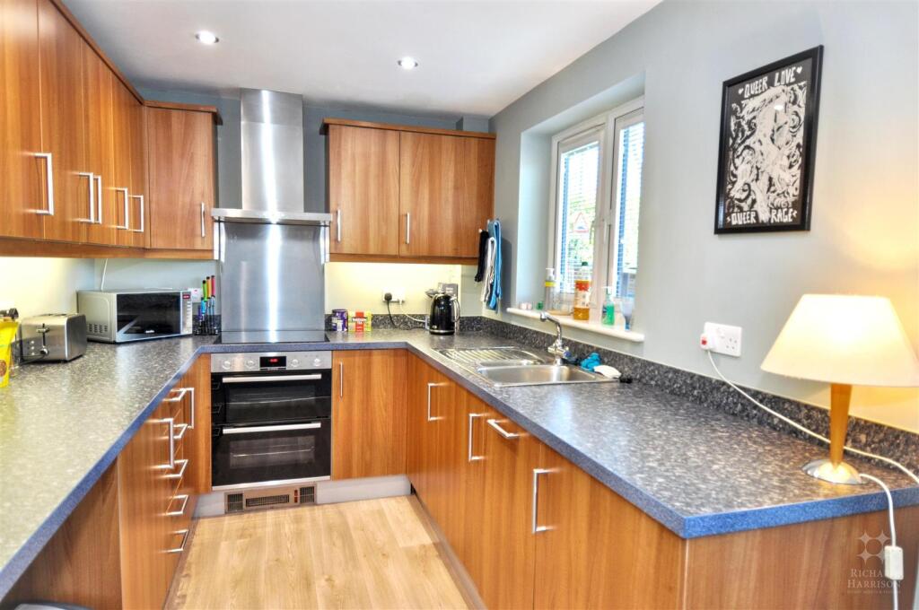 Field Farm Close, Loughborough photo 3