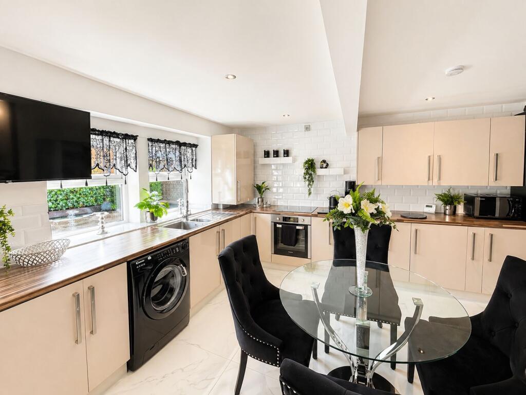 House in Bradford, Town End, Clayton - View 4