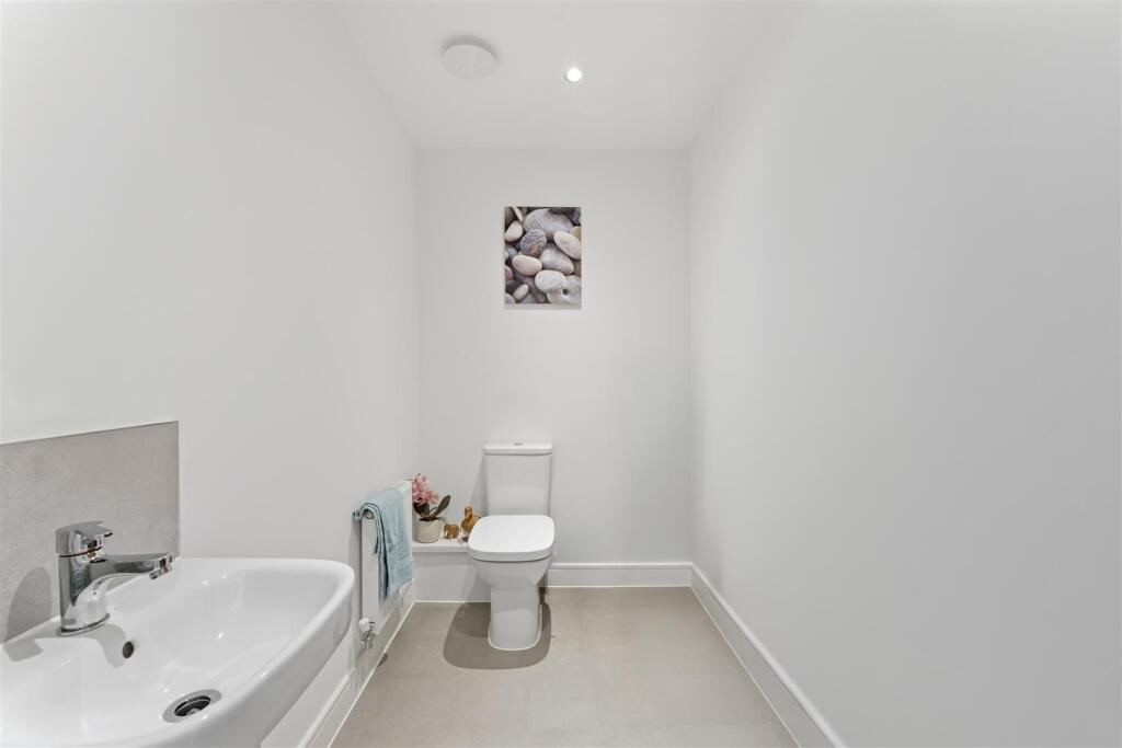 House in Kettering, Hanwood Park - More