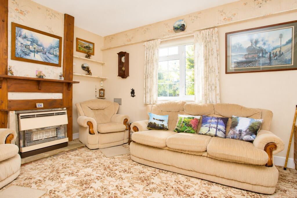 House in Capel-le-Ferne - View 3