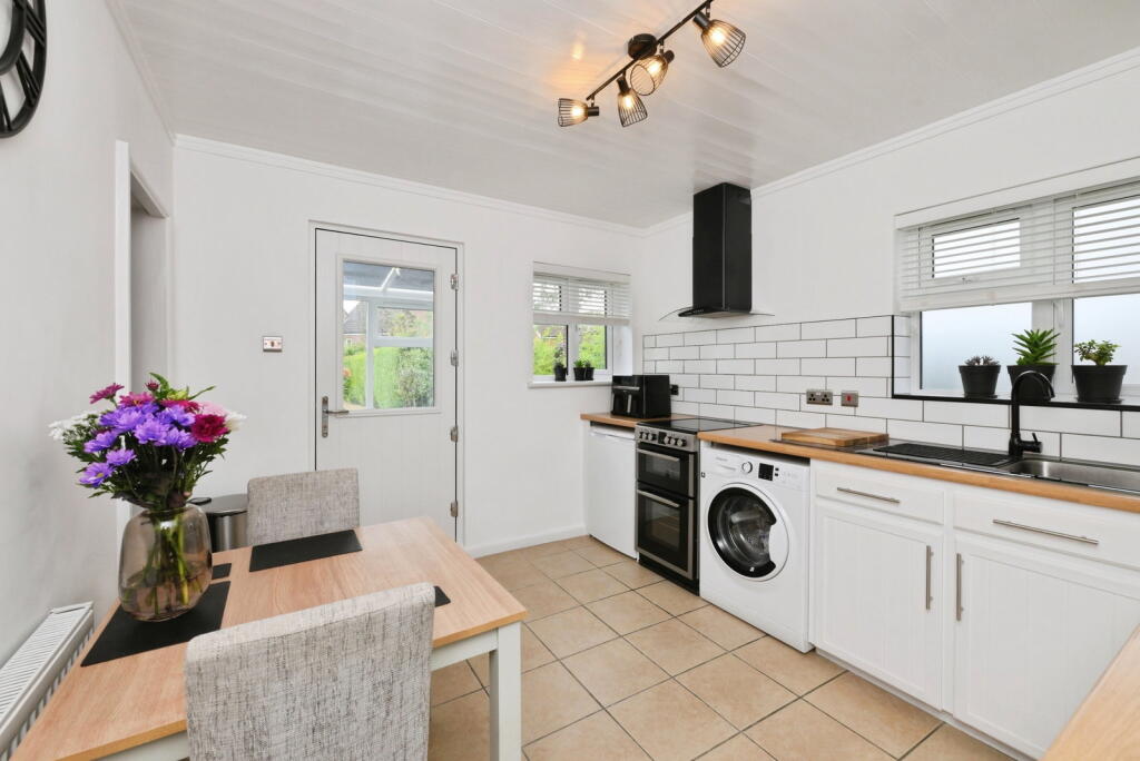 House in Meppershall, Central Bedfordshire - More
