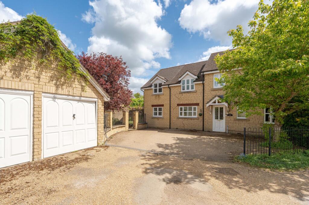 Main image of property: Maple House, 7 Hodgson Close, Fritwell, Oxfordshire, OX27 7QB