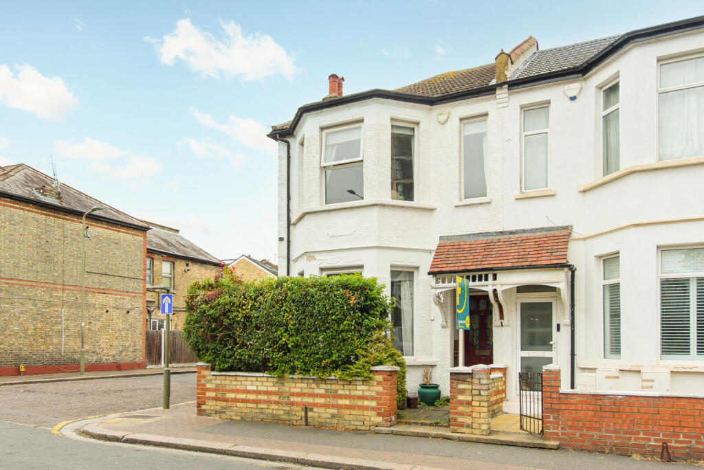 Main image of property: Nether Street, North Finchley, London, N12