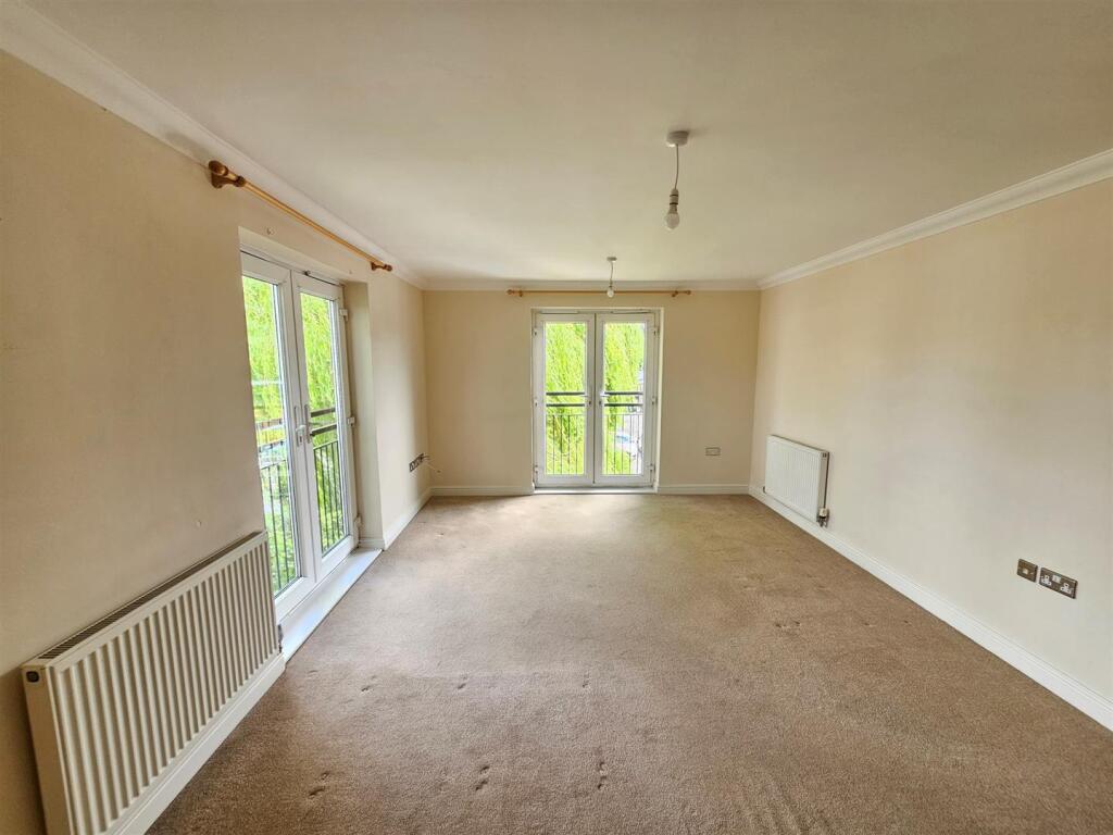 Apartment in Aylesbury, Buckinghamshire - View 3
