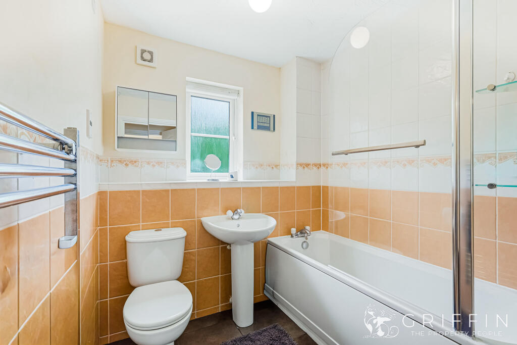 Hill House Drive, Chadwell St. Mary, Grays, RM16 photo 4