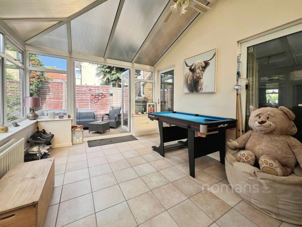 House in Rushmoor, North Town - More