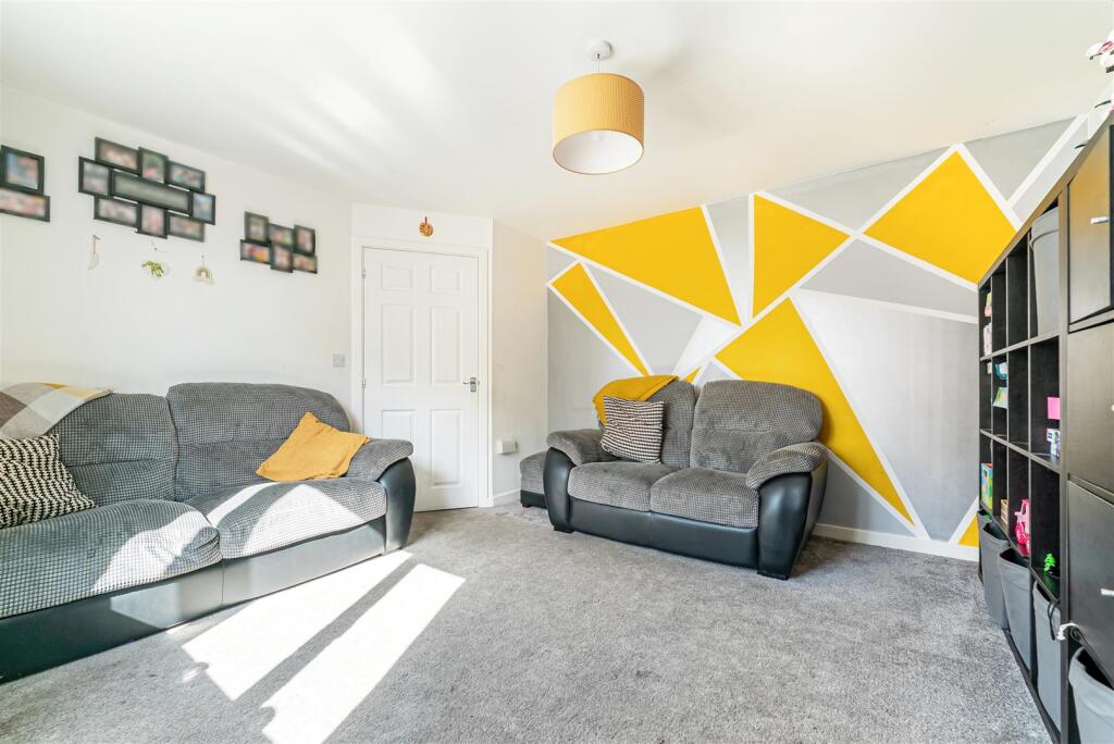 Mosquito End, Weston-Super-Mare - SPACIOUS DETACHED HOME - View 6