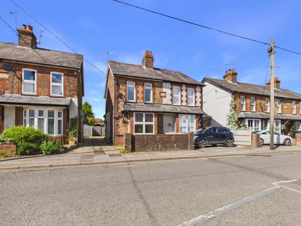 Main image of property: High Street, Prestwood, Great Missenden, HP16