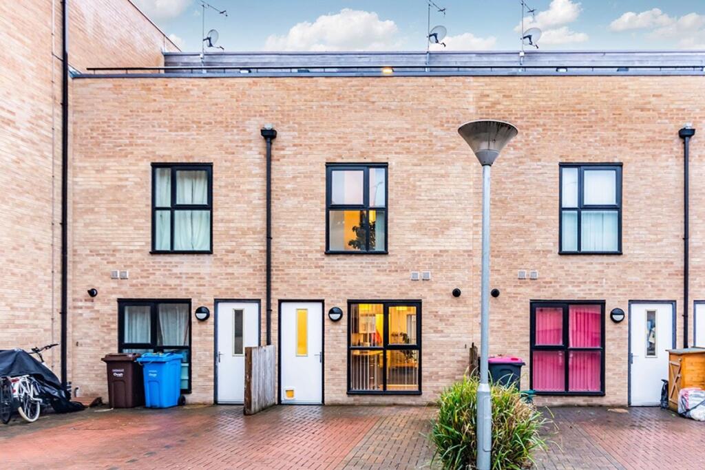 Main image of property: Cooke Place, Salford, Greater Manchester, M5