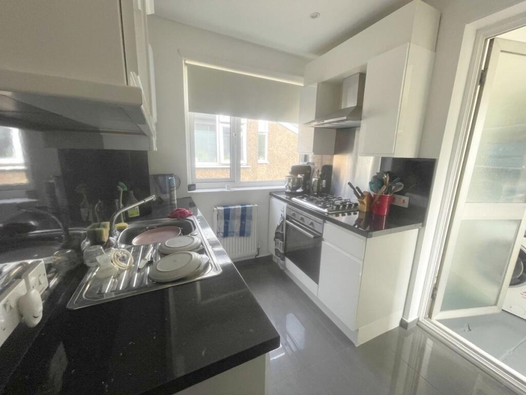 2 bedroom maisonette for rent