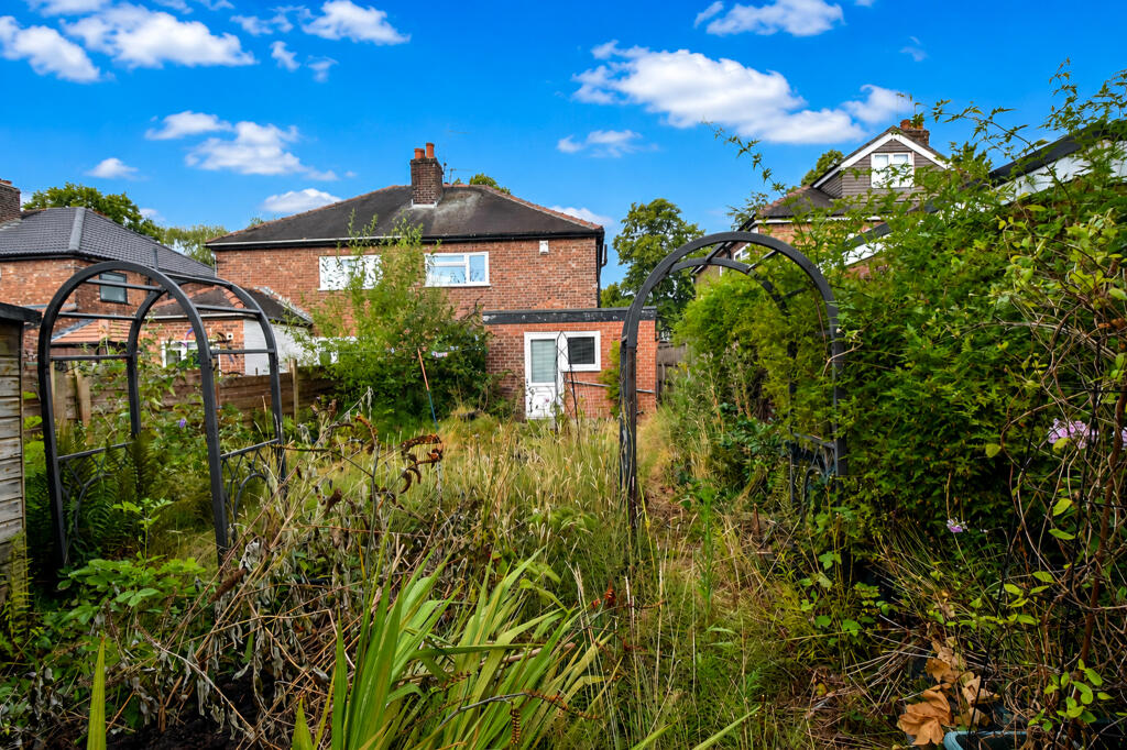 Manor Avenue, Sale, M33 photo 2