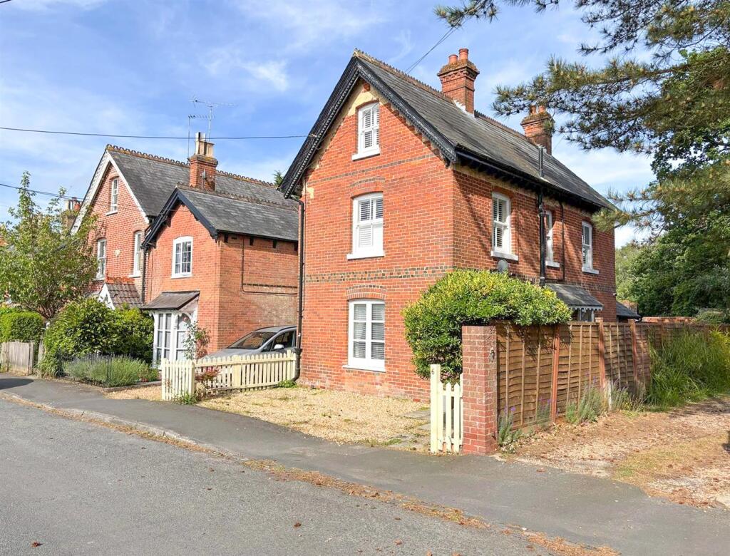 Main image of property: Queens Road, Lyndhurst