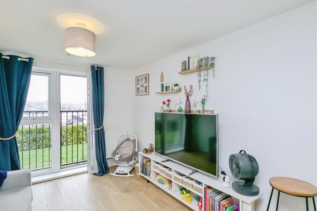 Apartment in Barry - View 3