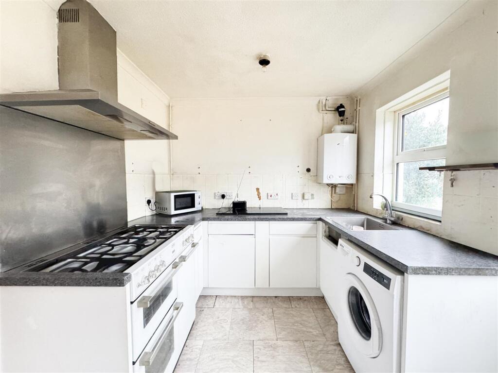 House in Eastbourne, Seaside, Roselands - View 5