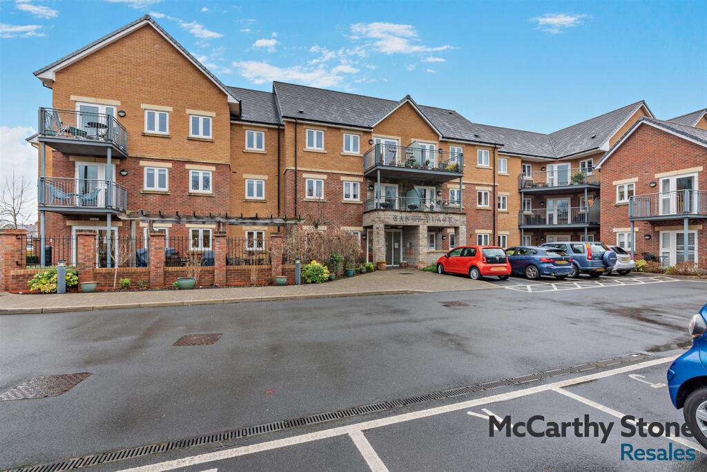 2-bed flat on Banks Place, Moormead Road, Wrougton, SN4 9BJ, £340,000