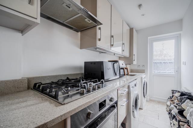Groveley Road, Sunbury-On-Thames photo 4
