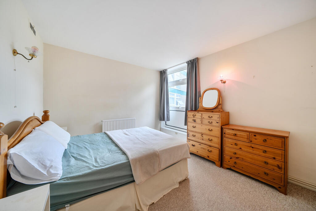 Apartment in Southall - View 5