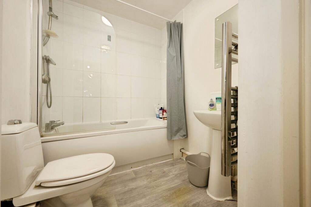 Apartment in Bedfordshire, Bedford - View 5