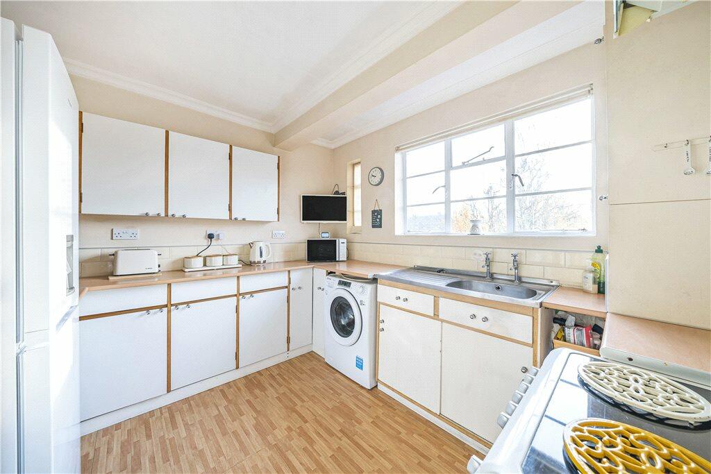 Wyndham Road, London - More
