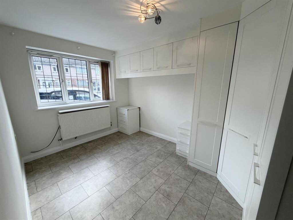 2 bedroom maisonette for rent