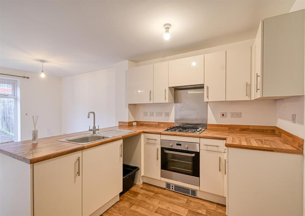 7 Hitchens Way, Highley, Bridgnorth, Shropshire,WV16 6FA photo 2