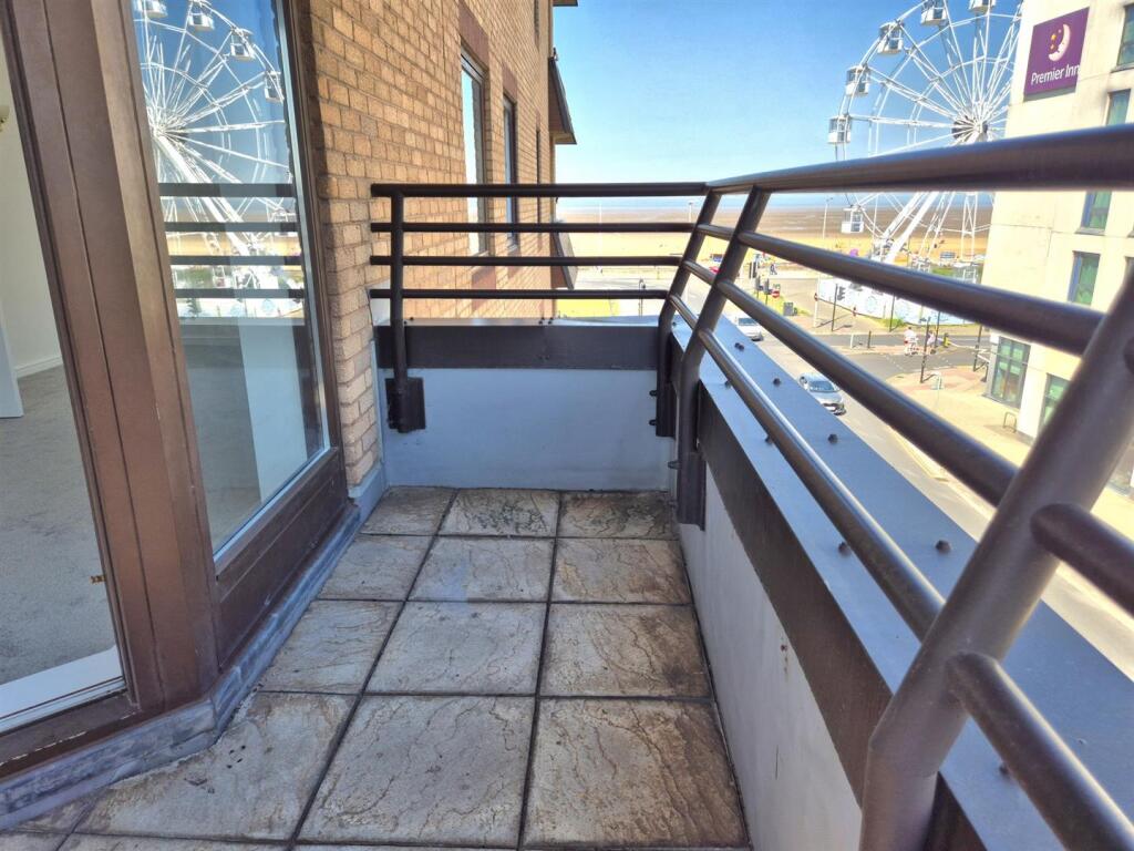Apartment in Weston-super-Mare, North Somerset - View 5