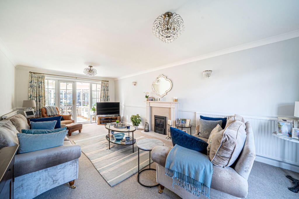 House in Basingstoke and Deane, Oakley - More