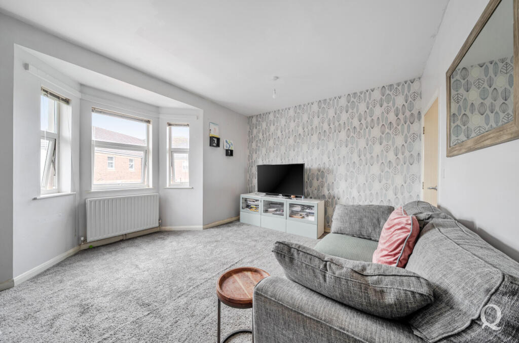 Apartment in Swale, Grove Park, Milton Regis - View 2