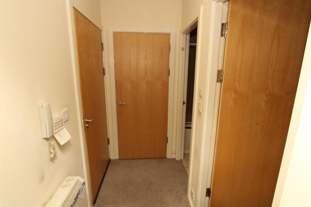 Apartment in Bradford - View 3