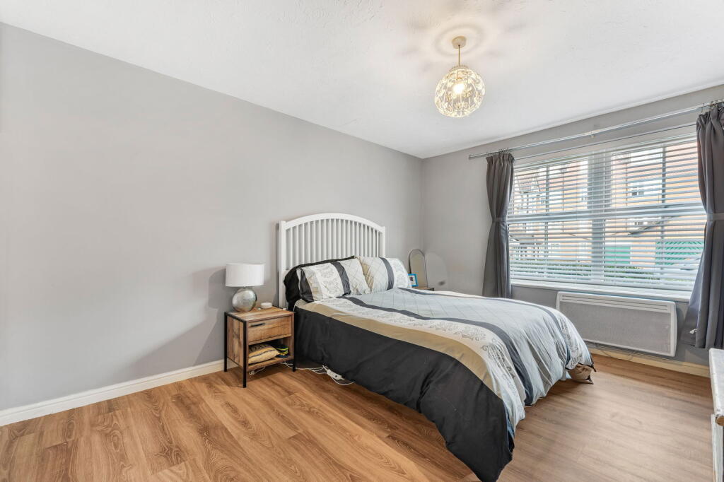 Apartment in Dartford, Kent - View 5