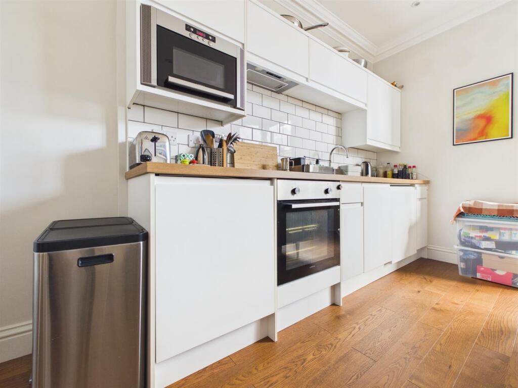 Apartment in Brighton - View 5