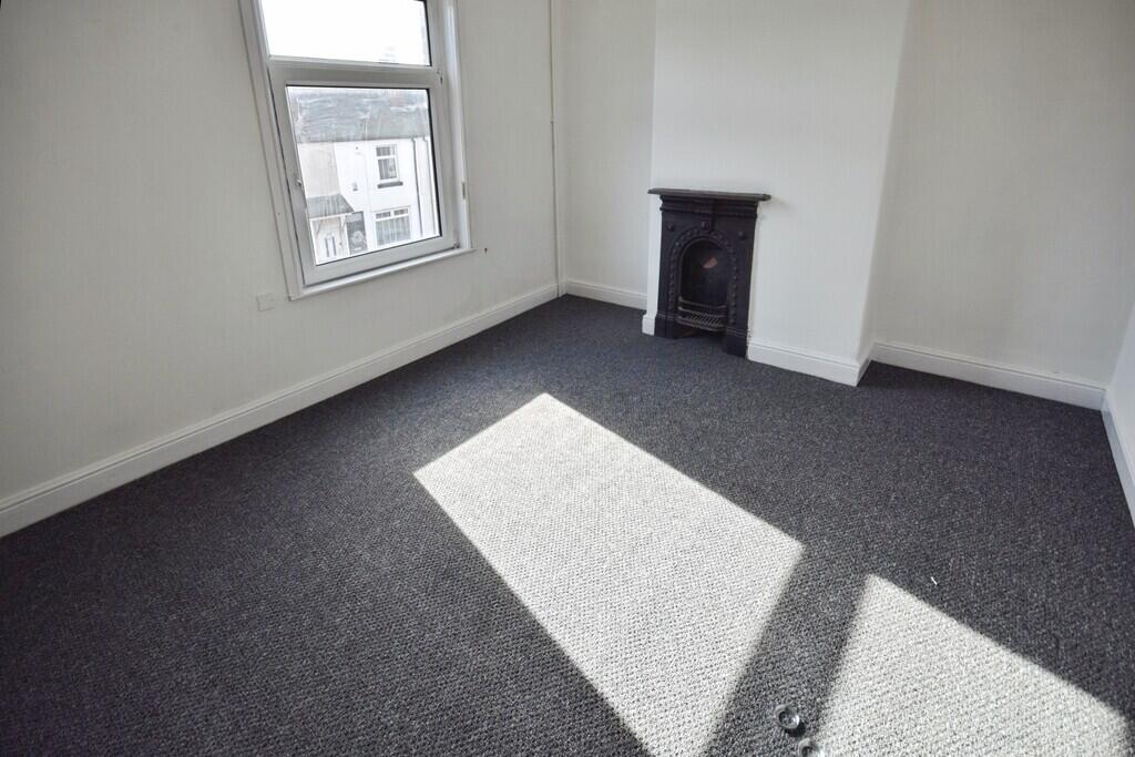 House in Stoke-on-Trent - More