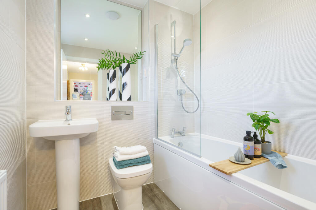 Sherfield on Loddon, Hook, Hampshire, RG27 0FZ - More