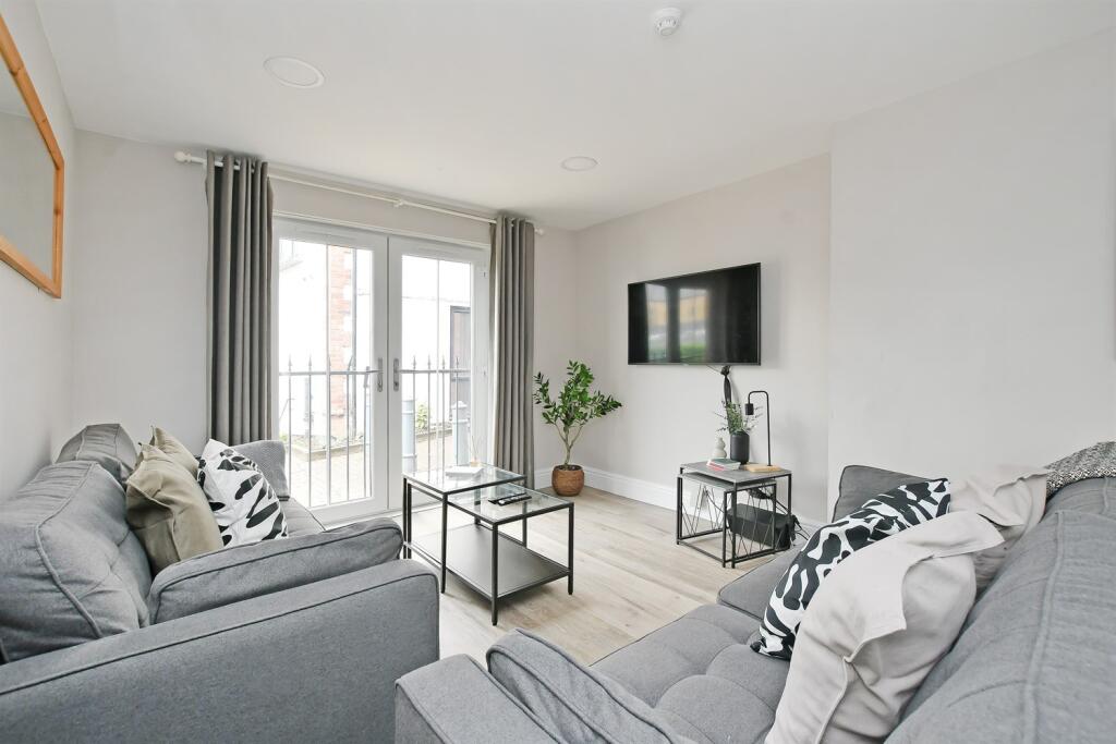 Main image of property: Flat B, 212 Broomhall Street, Broomhall, S3 7SQ