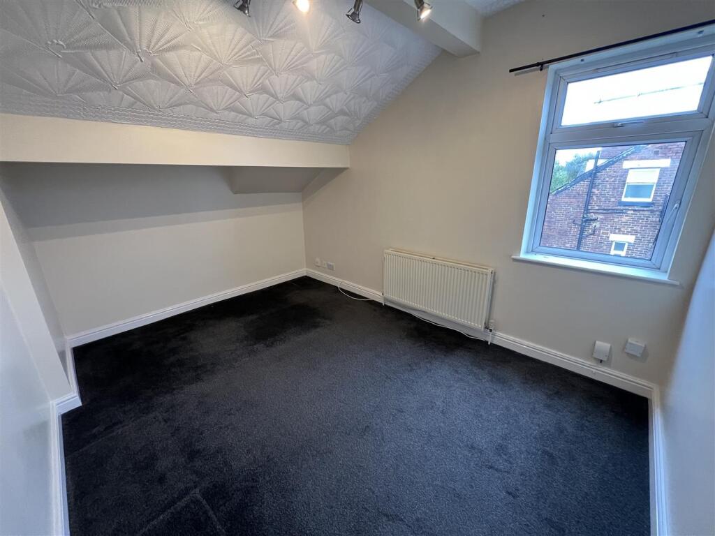 Apartment in Stockport, Heaviley, Cale Green - View 3