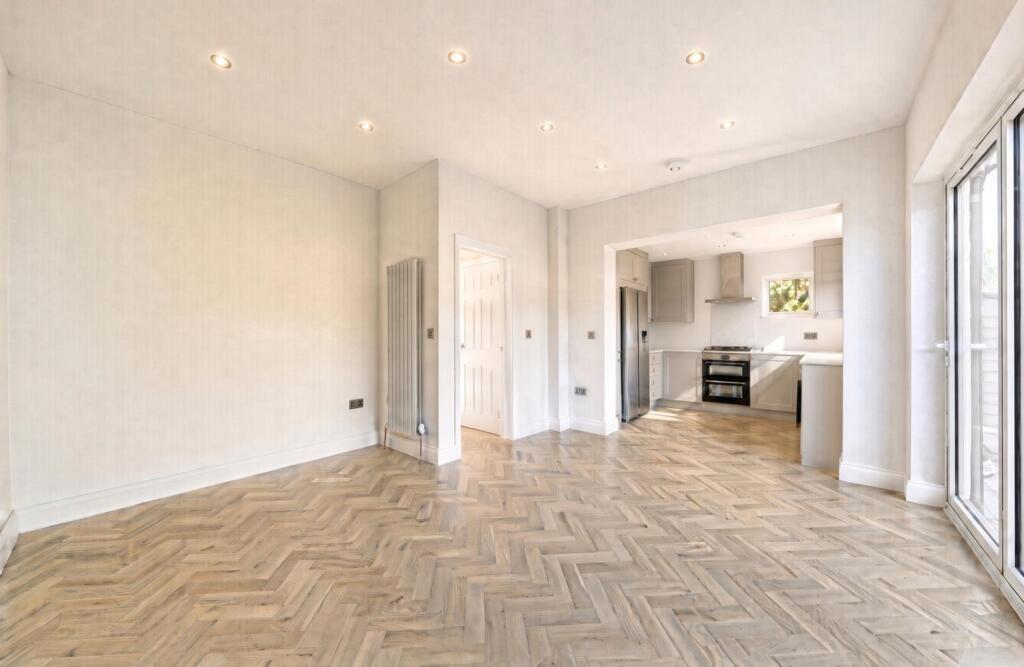 House in Sutton - View 2