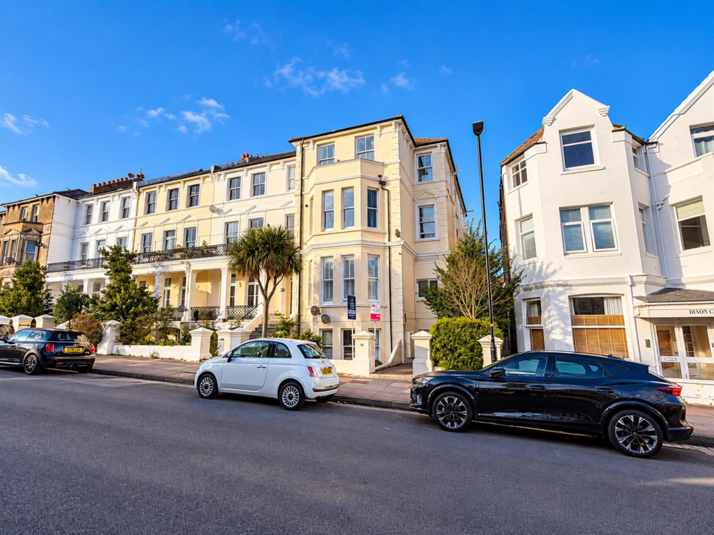 Apartment in Brighton - More