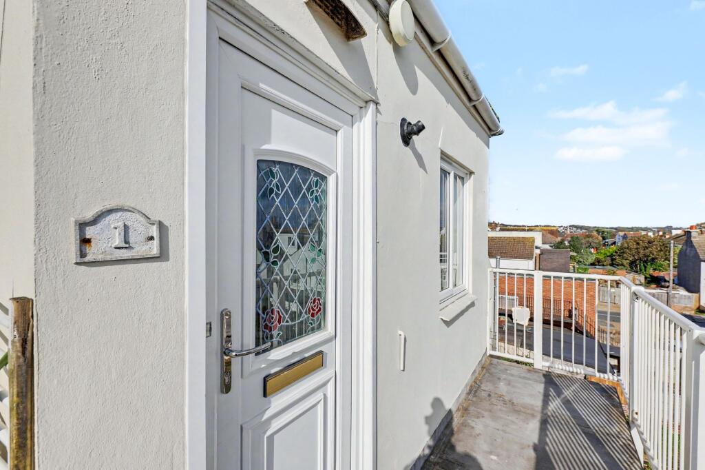 2-bed flat on South Street, Lancing, BN15, £200,000
