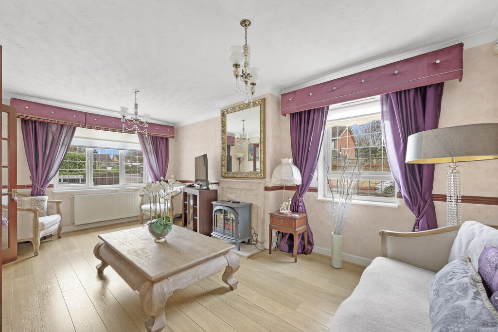 Peregrine Road, Waltham Abbey photo 4