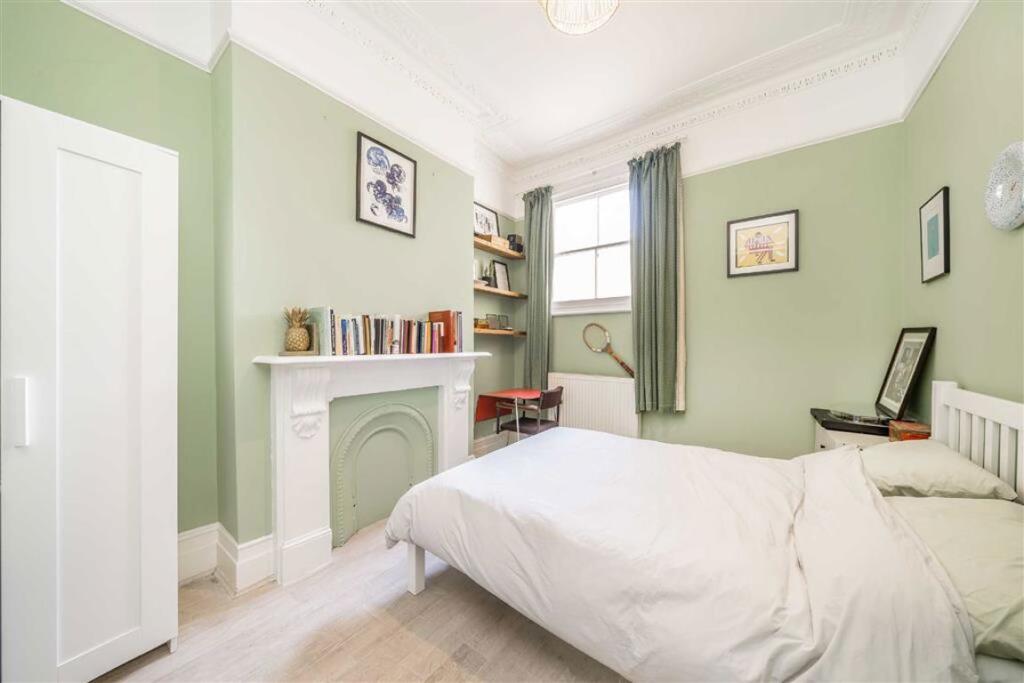 Apartment in London - View 5