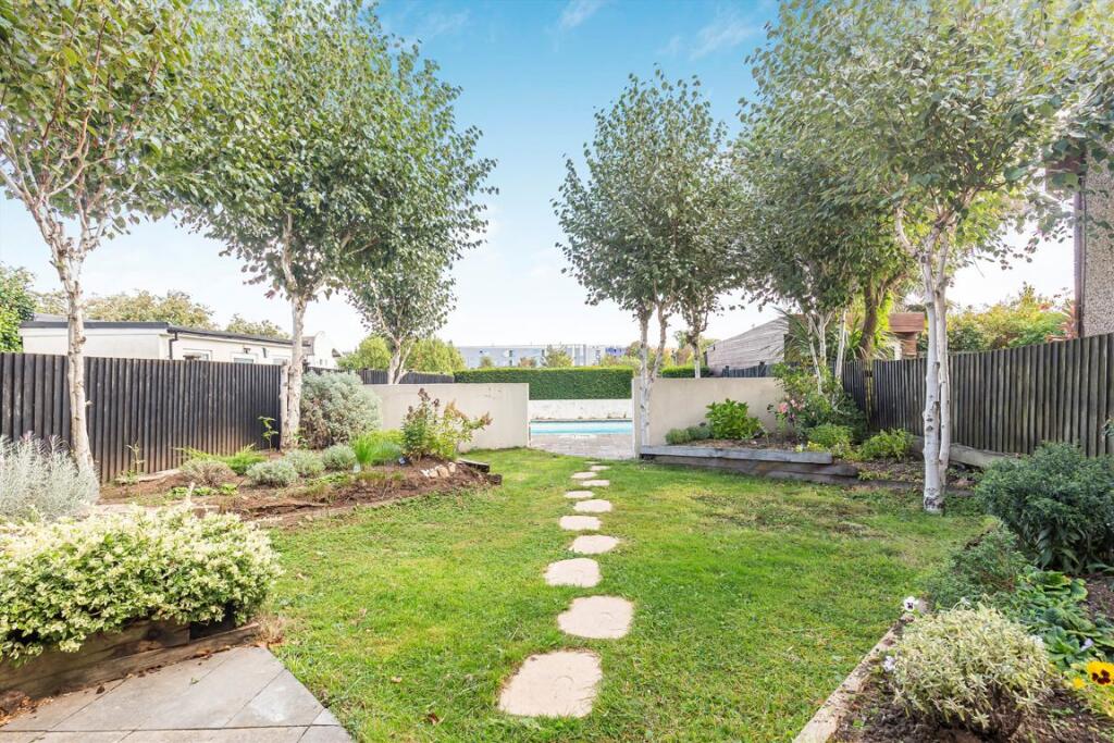 House in Twickenham - More