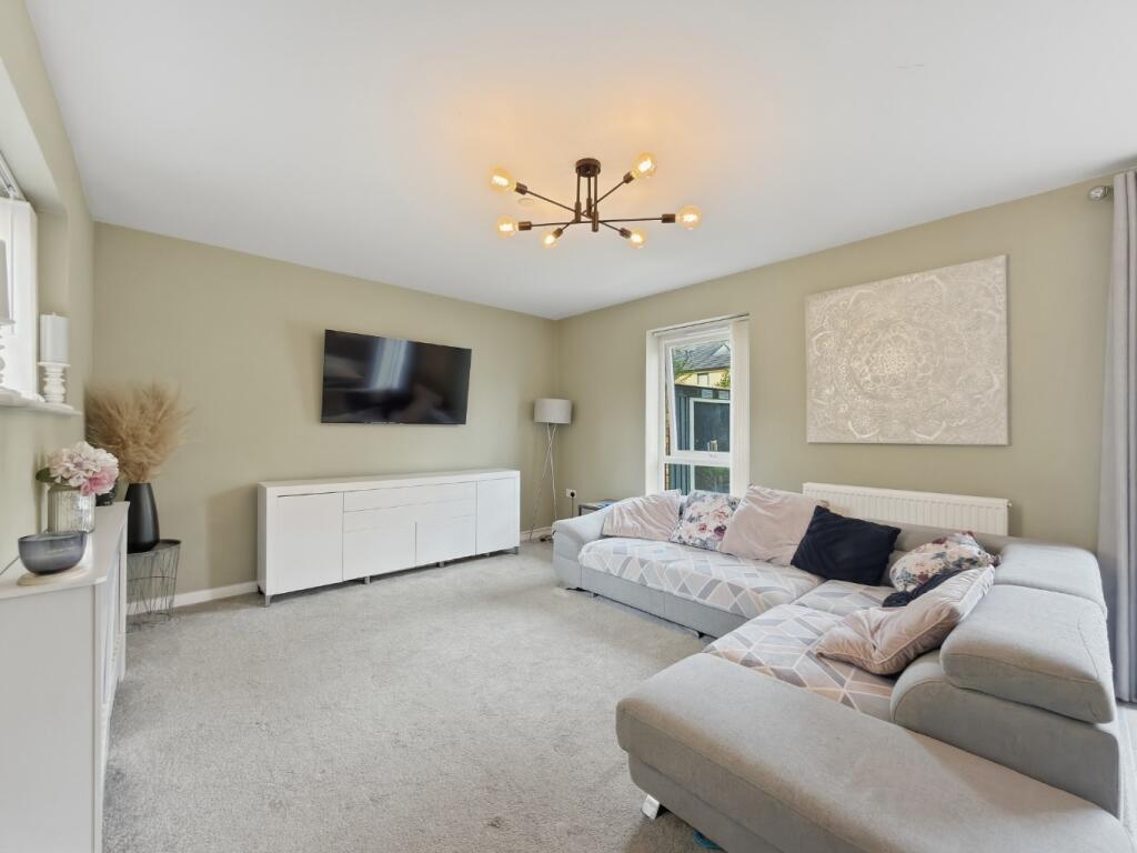 House in Cardiff, Trowbridge Green, Trowbridge - View 6