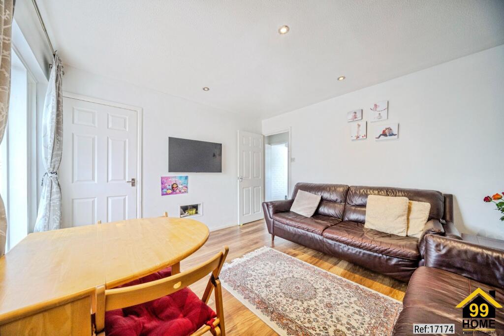 House in Milton Keynes, Furzton - More