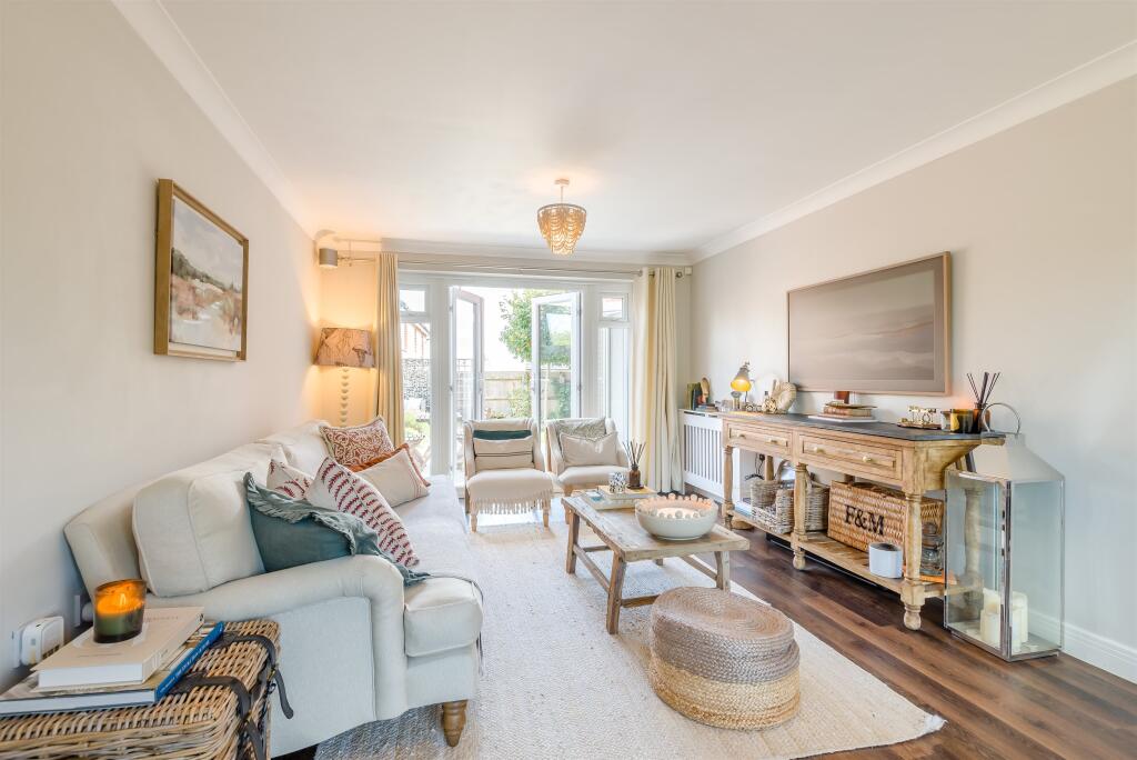 House in Newport - View 4