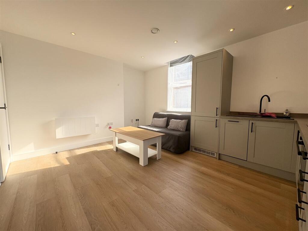 Apartment in Stockport - View 5