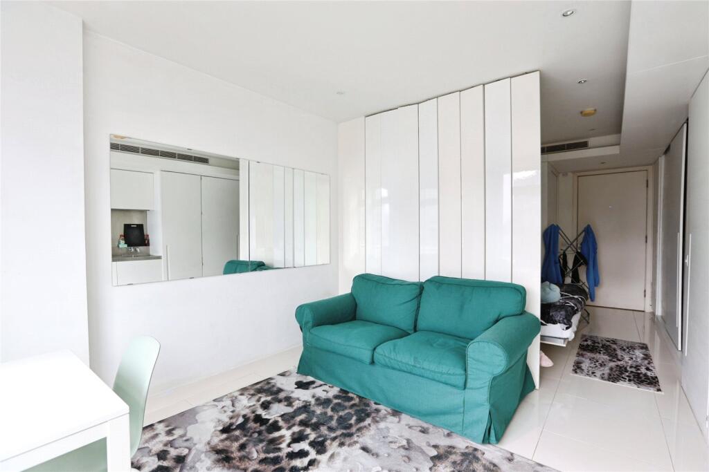 Studio flat for rent