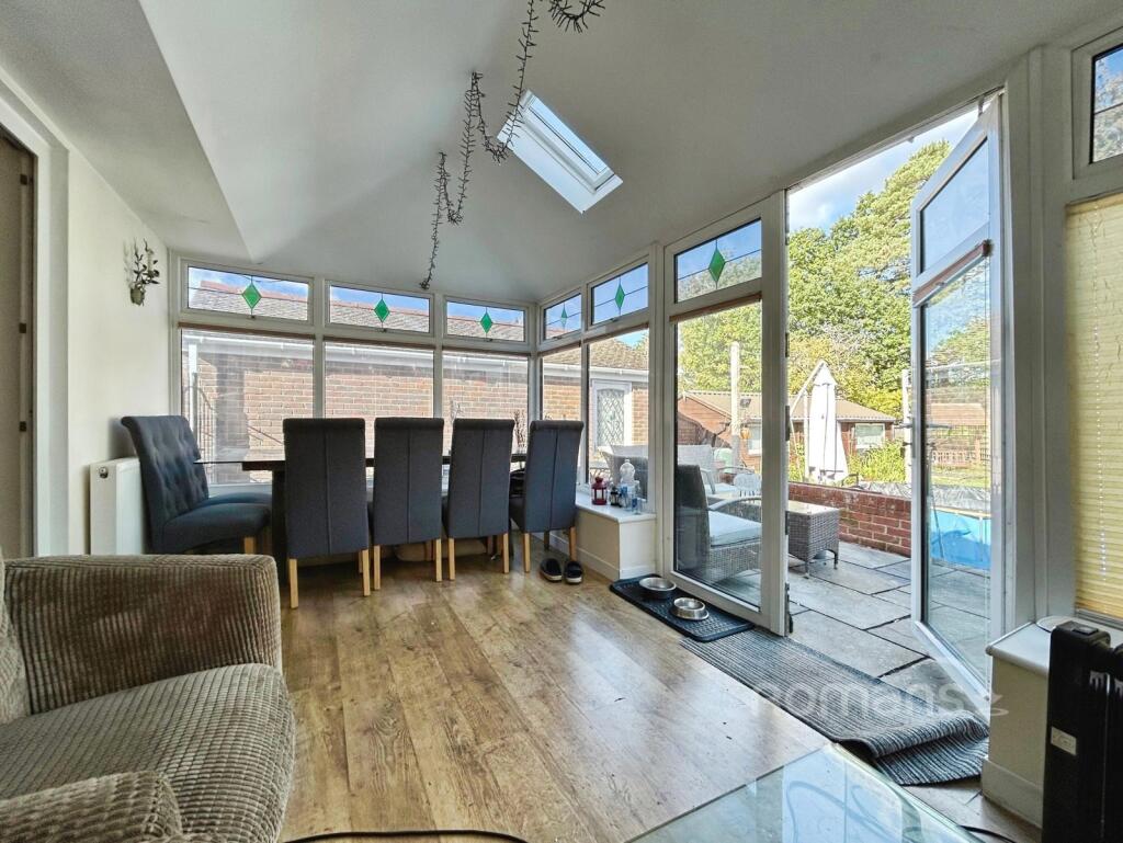 House in Hart, Pondtail, Fleet - View 3