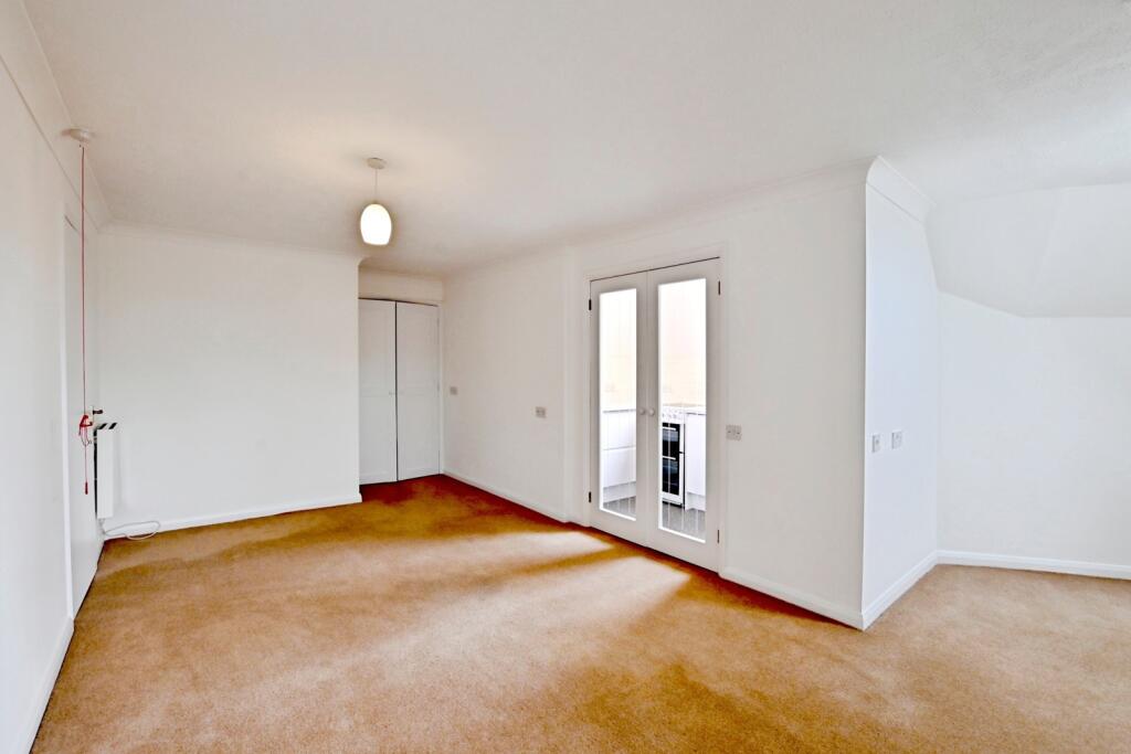 Russell Court, MIDHURST, West Sussex, GU29 photo 3