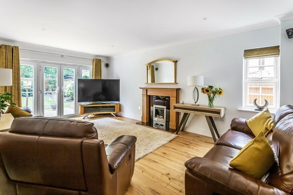 House in Mole Valley, Surrey - View 4